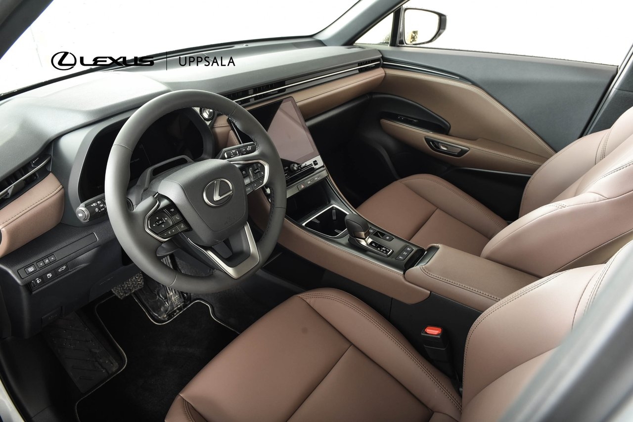 Lexus LBX Elegant 2025, bild 6/10
