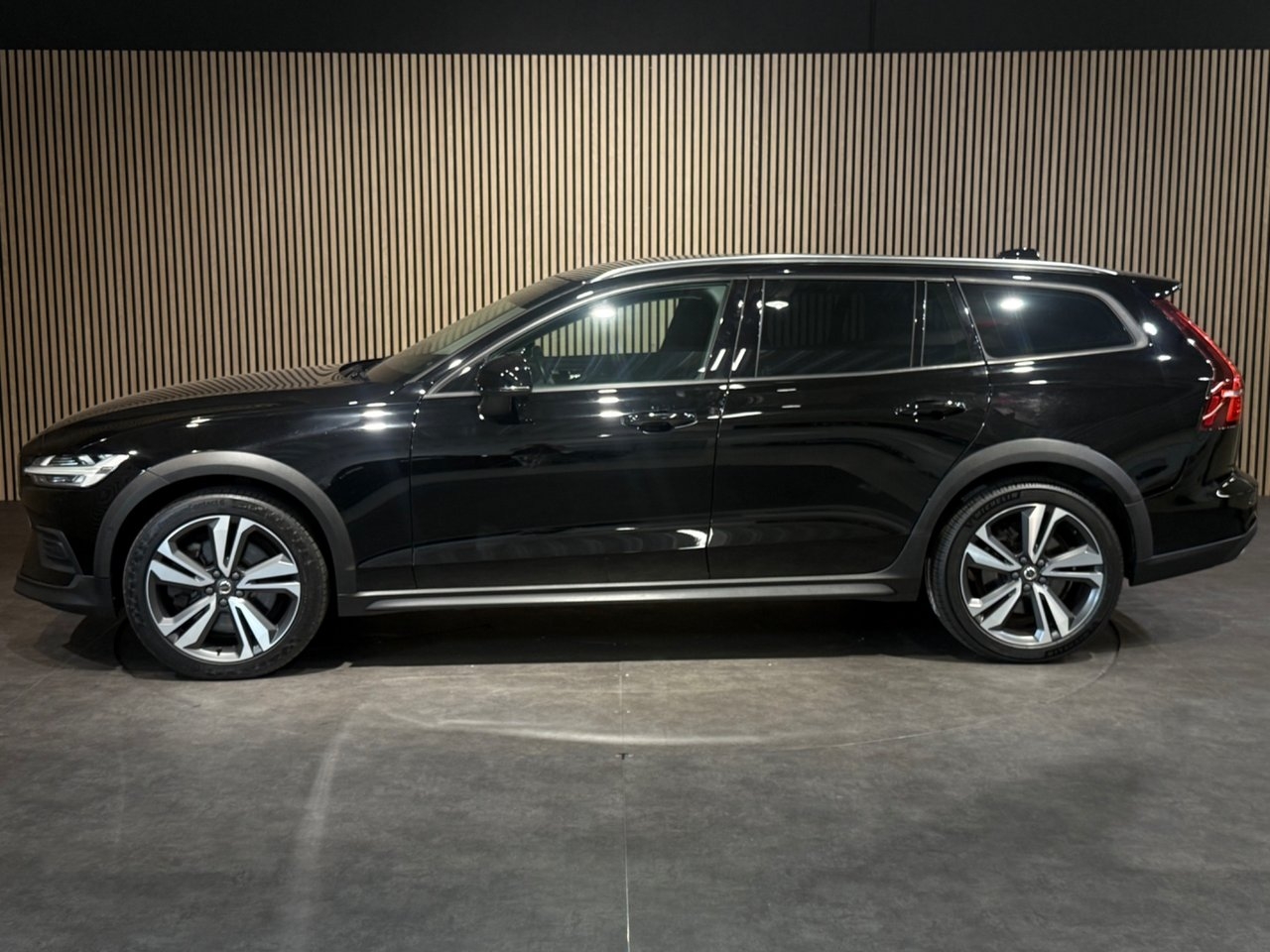 Volvo V60 Cross Country 2019, bild 7/10