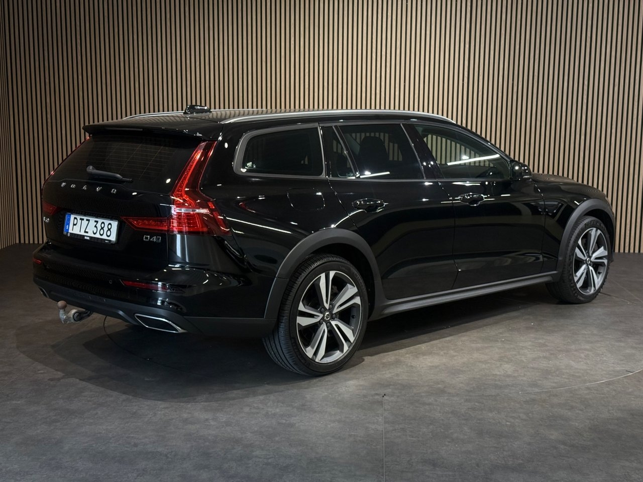 Volvo V60 Cross Country 2019, bild 4/10