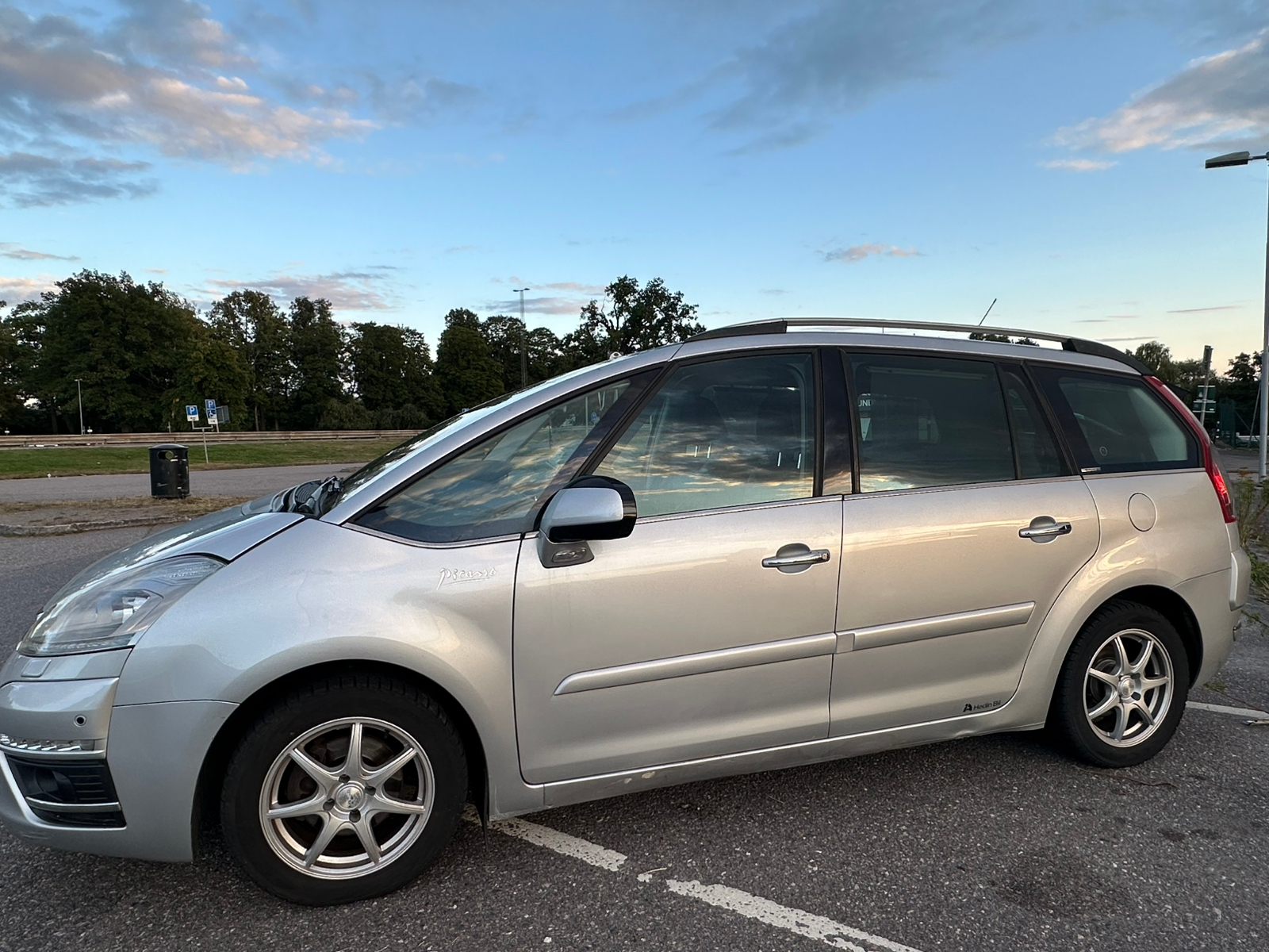Citroen Grand C4 Picasso 2011, bild 2/17