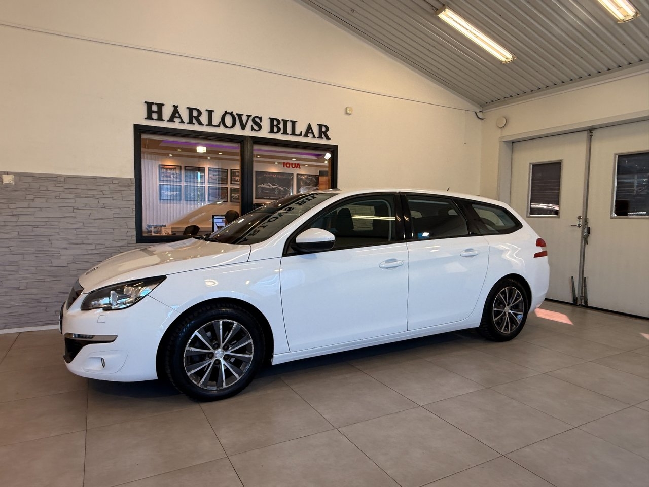 Peugeot 308 SW 2016, kuva 2/10