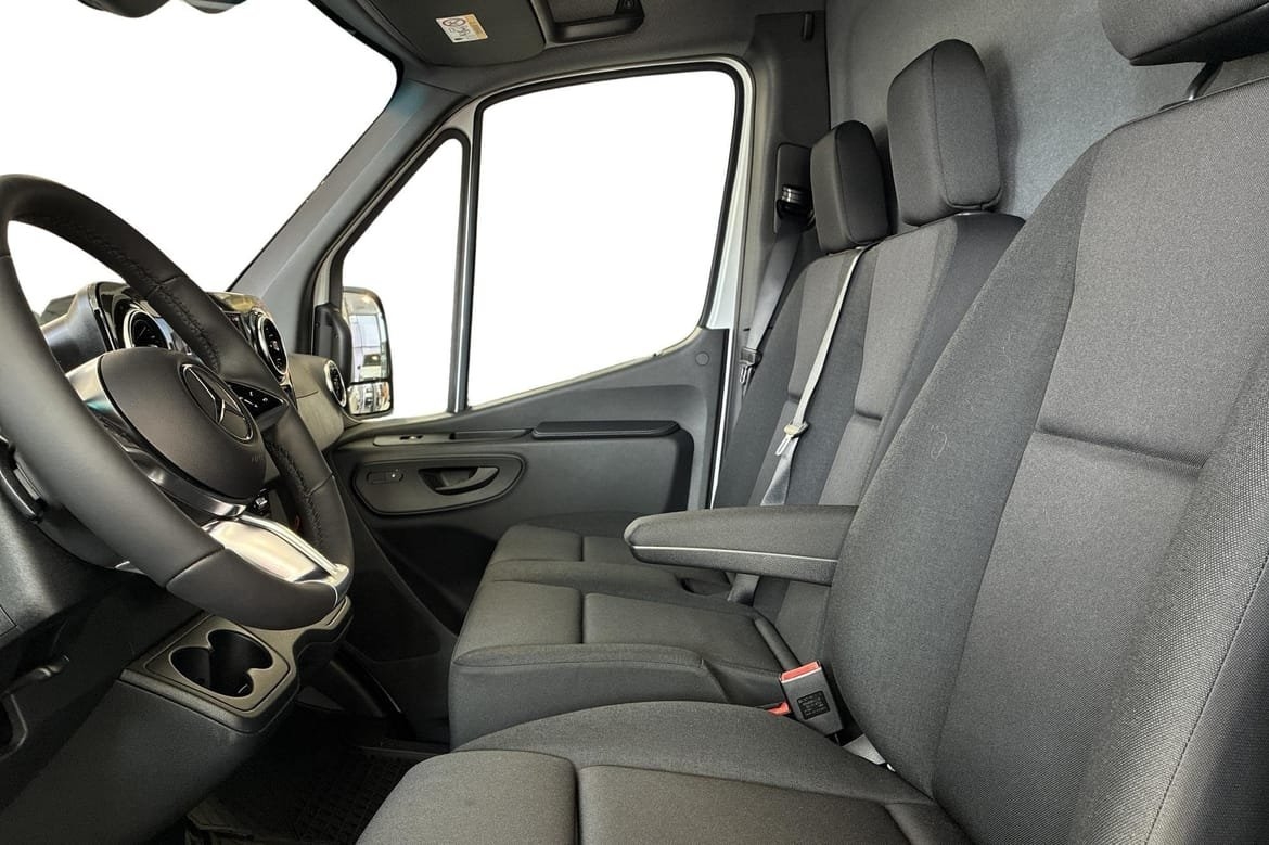 Mercedes-Benz Sprinter 2025, photo 5/10