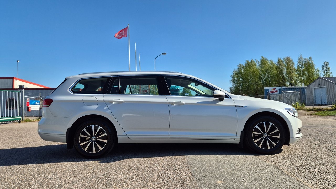 Volkswagen Passat 2018, bild 2/10