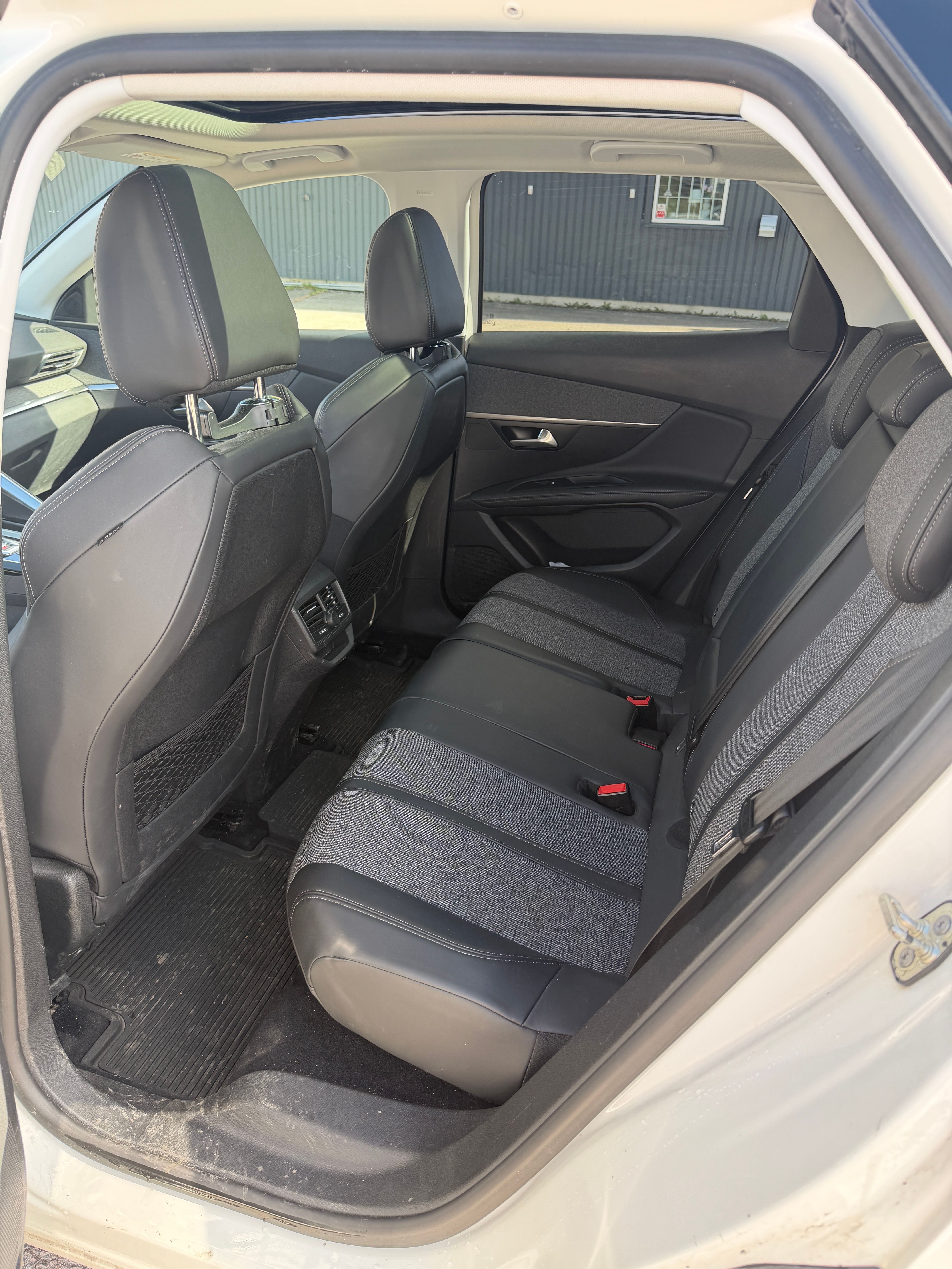 Peugeot 3008 1.6 THP 165 EAT 2018, bild 3/9