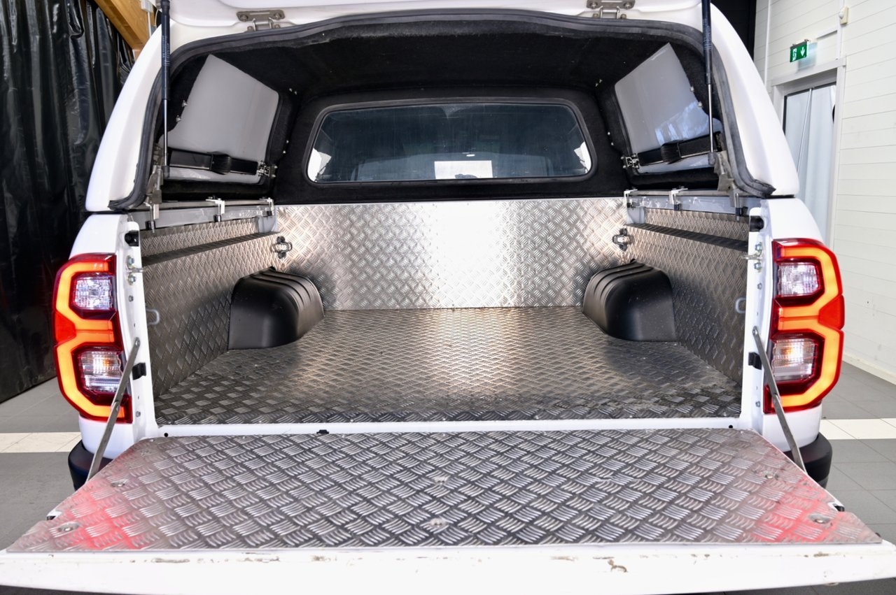 Toyota HiLux 2021, bild 6/23