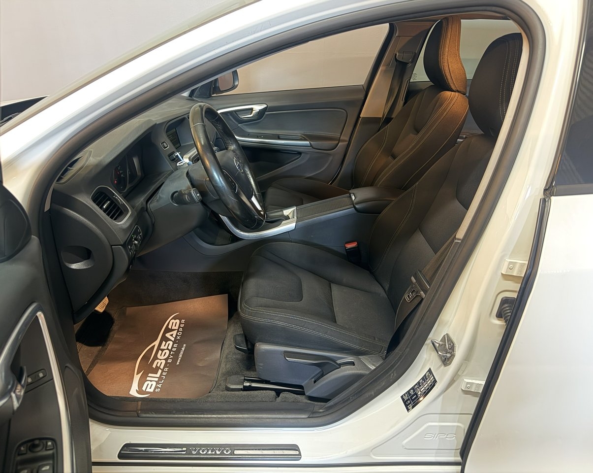 Volvo V60 2017, photo 3/18