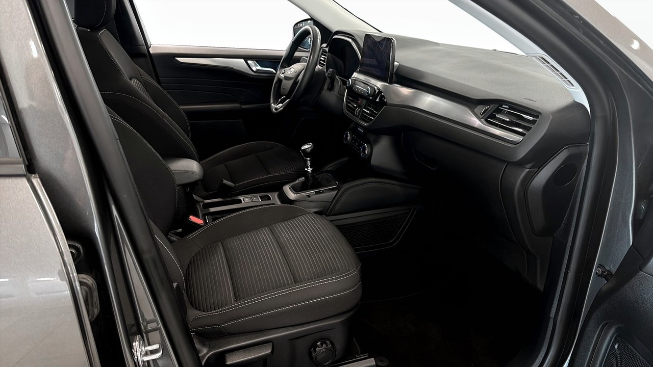 Ford Kuga Titanium Manuell 2023, bild 3/9