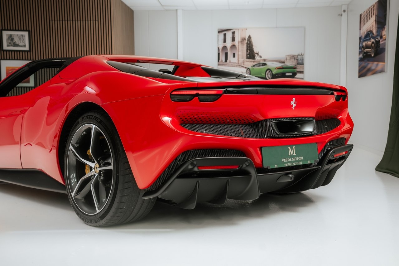 Ferrari 296 GTS GTS / Carbon / En ägare 2024, bild 7/11