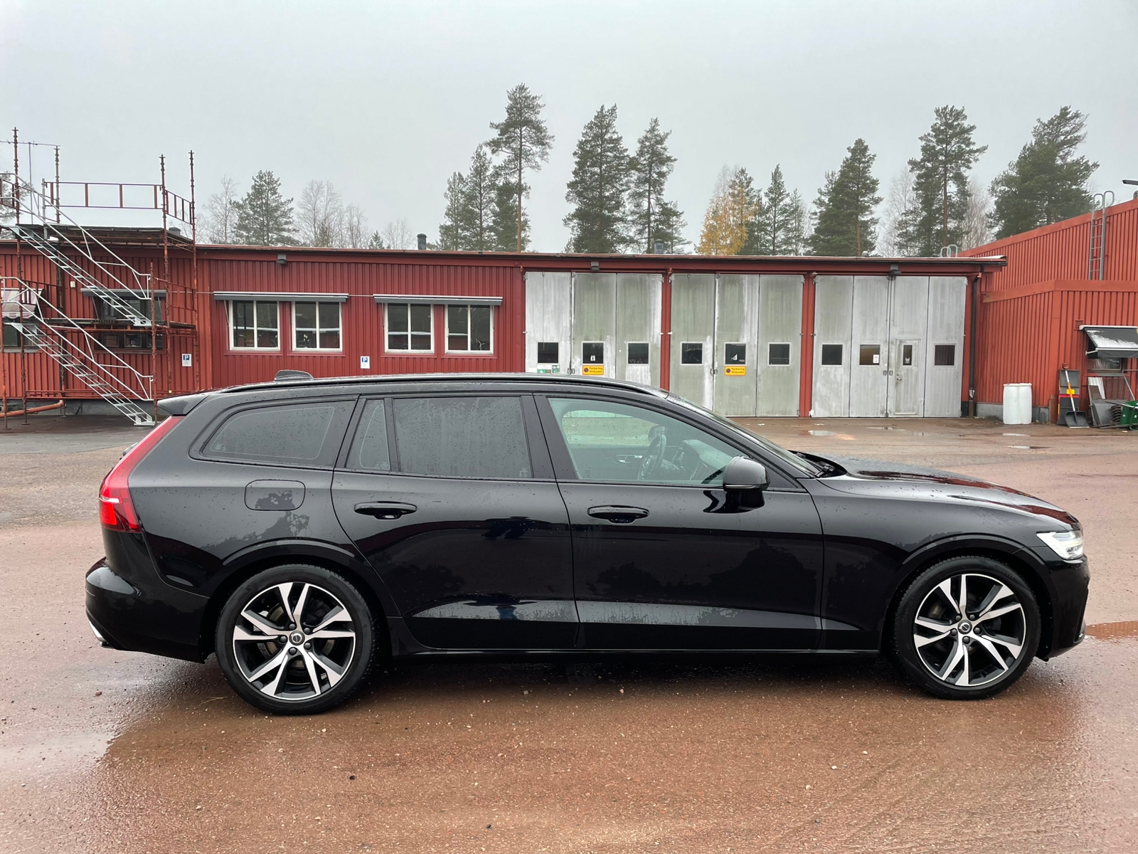 Volvo V60 D3 R Design 2019, bild 3/4