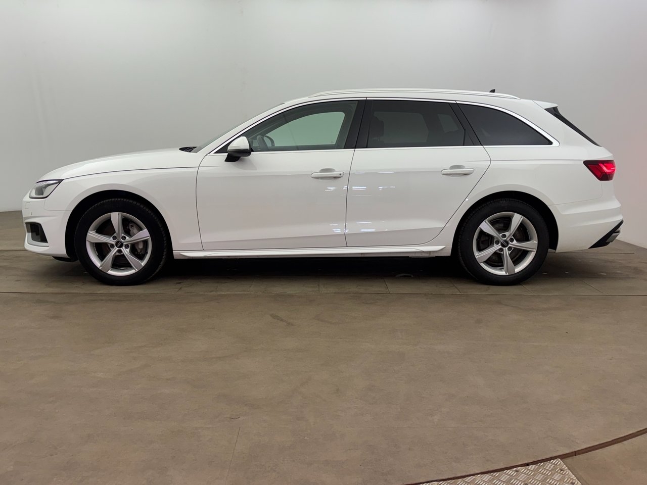 Audi A4 2022, bild 3/24