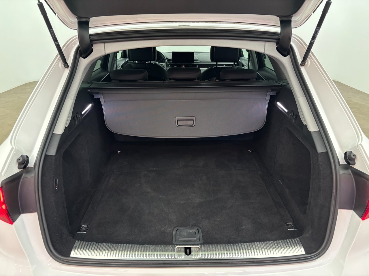 Audi A4 2022, bild 6/24