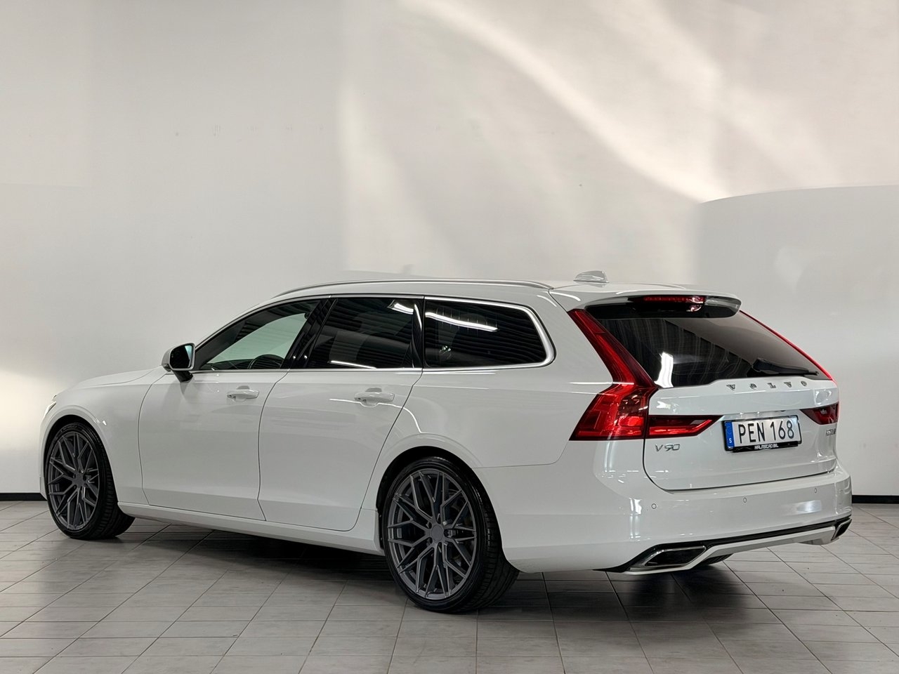 Volvo V90 D5 AWD R-Design 360° 2017, bild 5/35