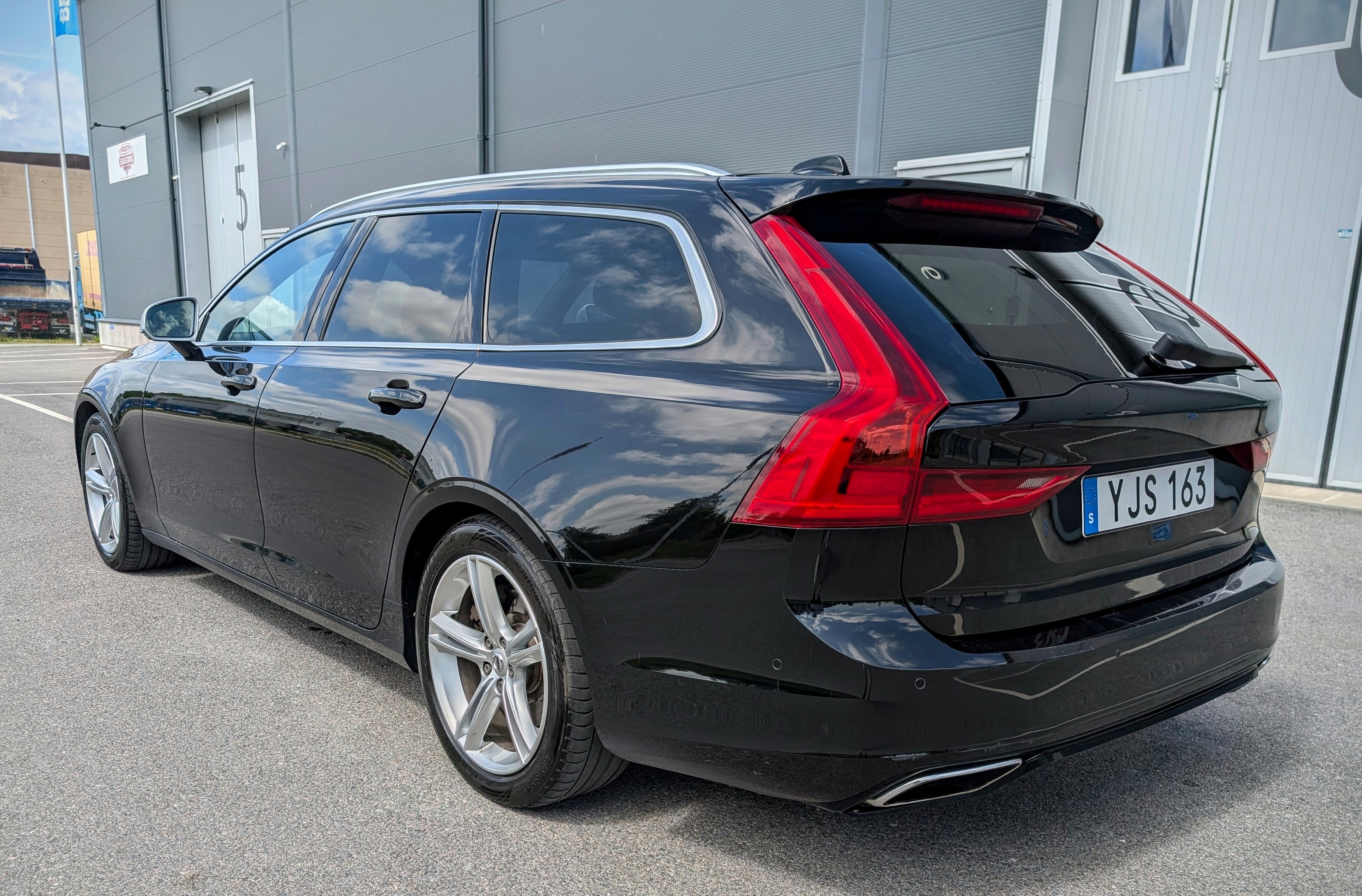 Volvo V90 D5 AWD R-Design Geartronic 2017, bild 5/10