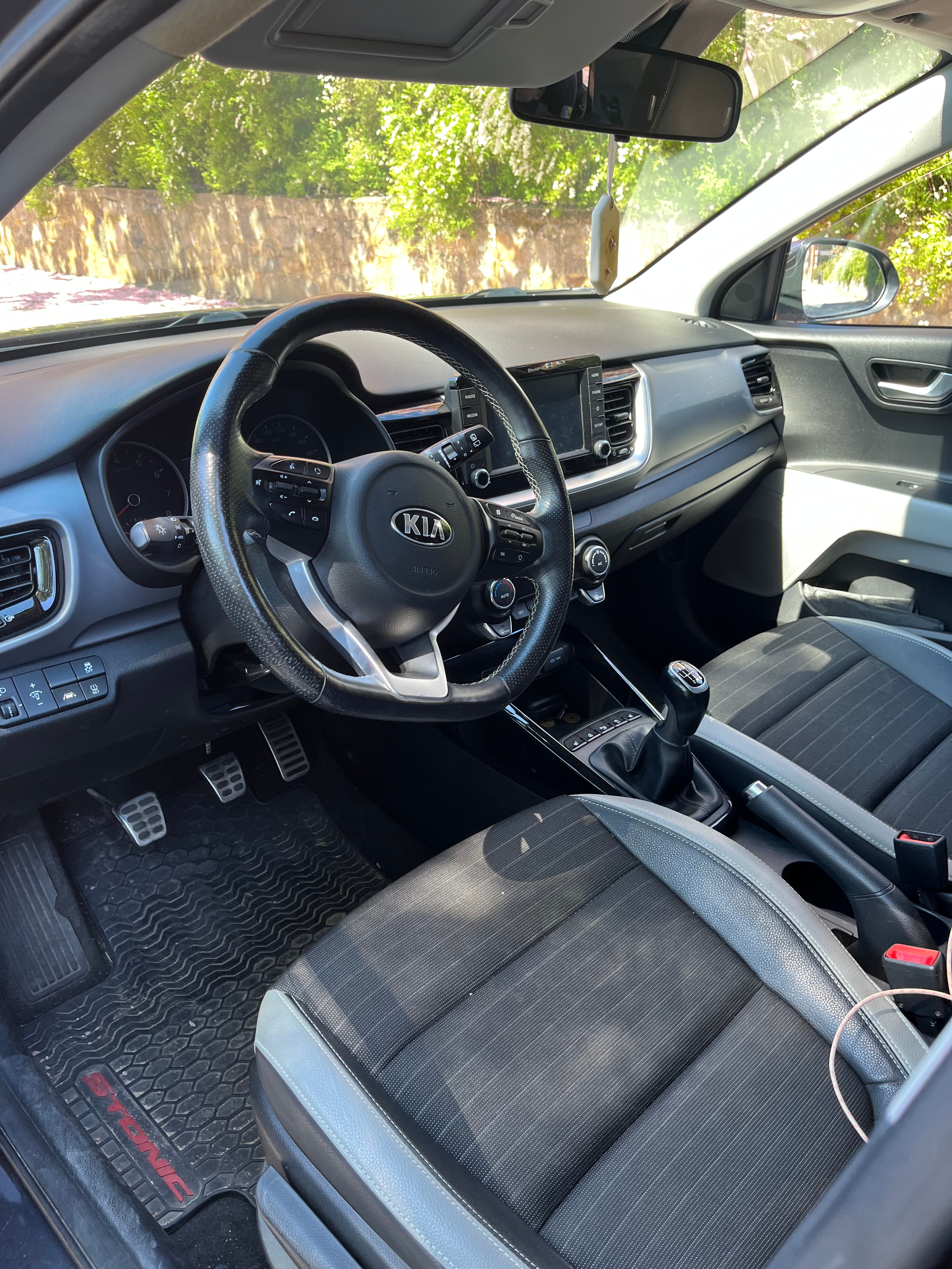 Kia Stonic 1.0 T-GDI Manuell 2019, bild 2/7