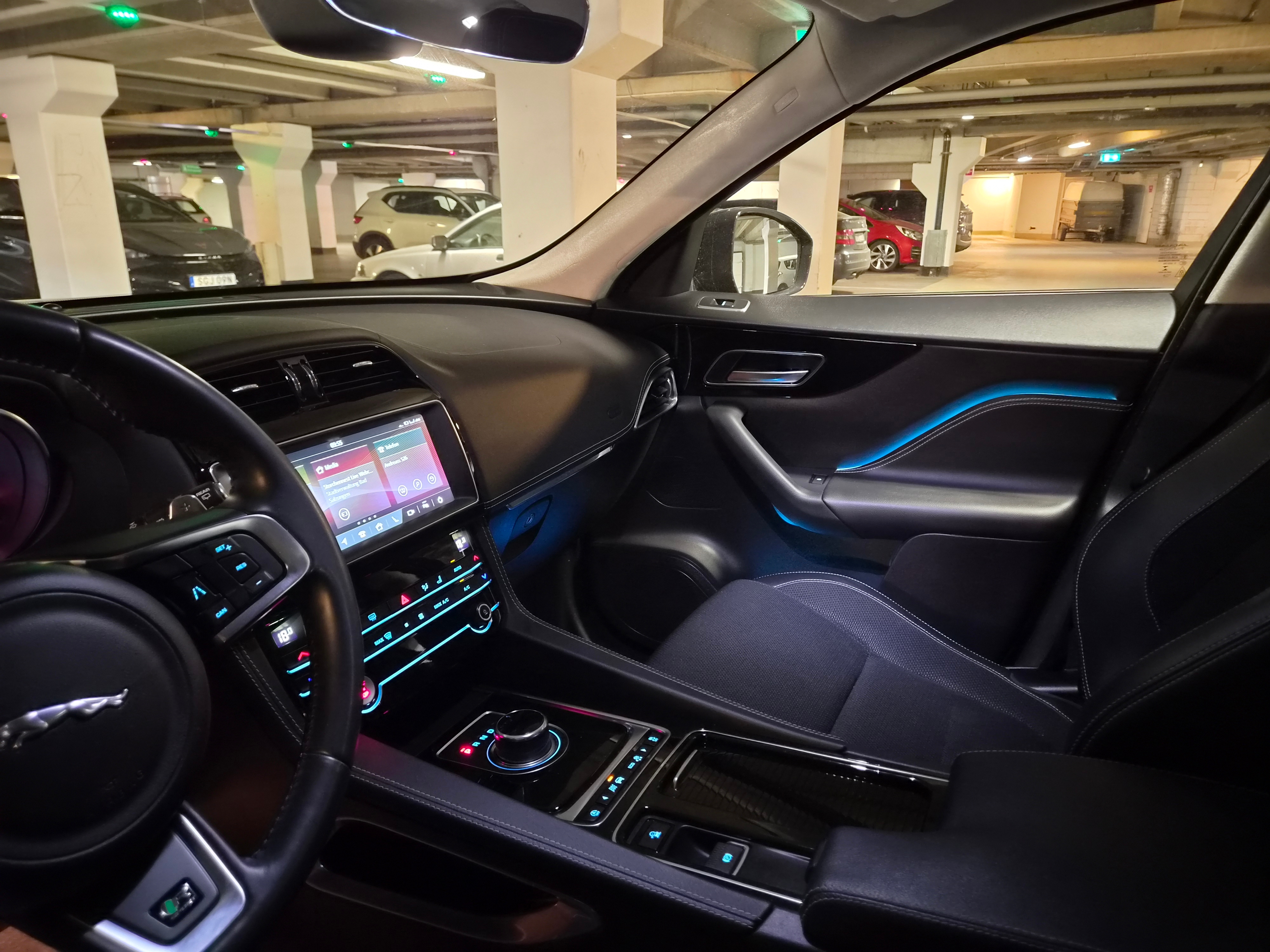 Jaguar F-Pace 20d AWD Automatisk 2019, bild 2/11