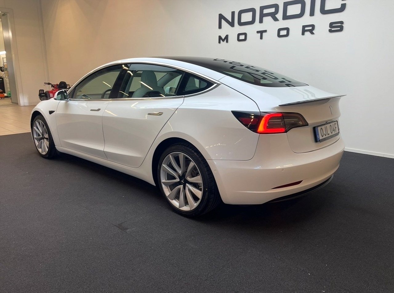 Tesla Model 3 Long Range AWD, 440hk 2020, bild 3/13