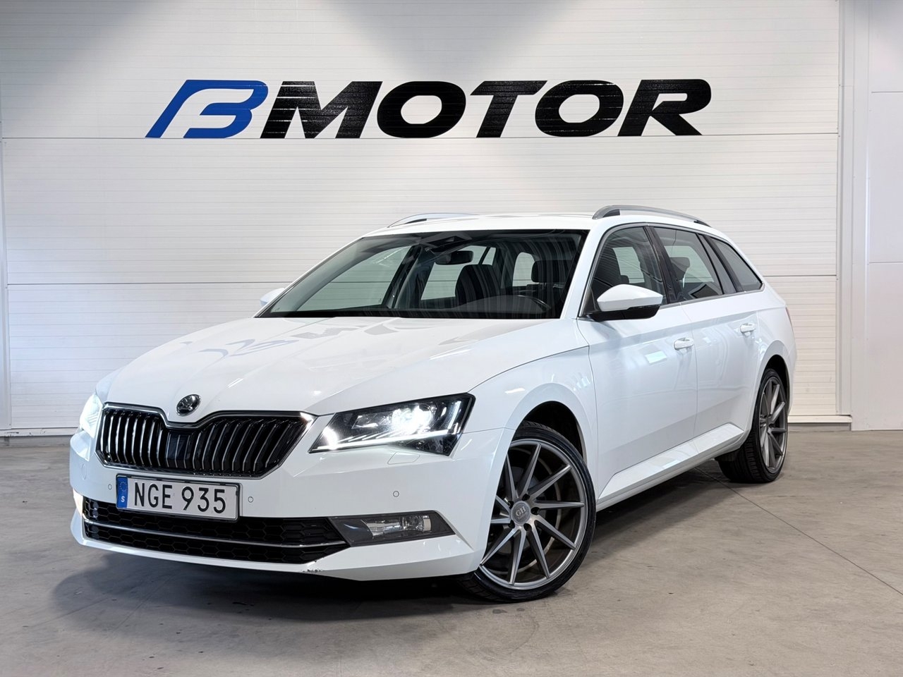 Skoda Superb 2016, bild 2/15