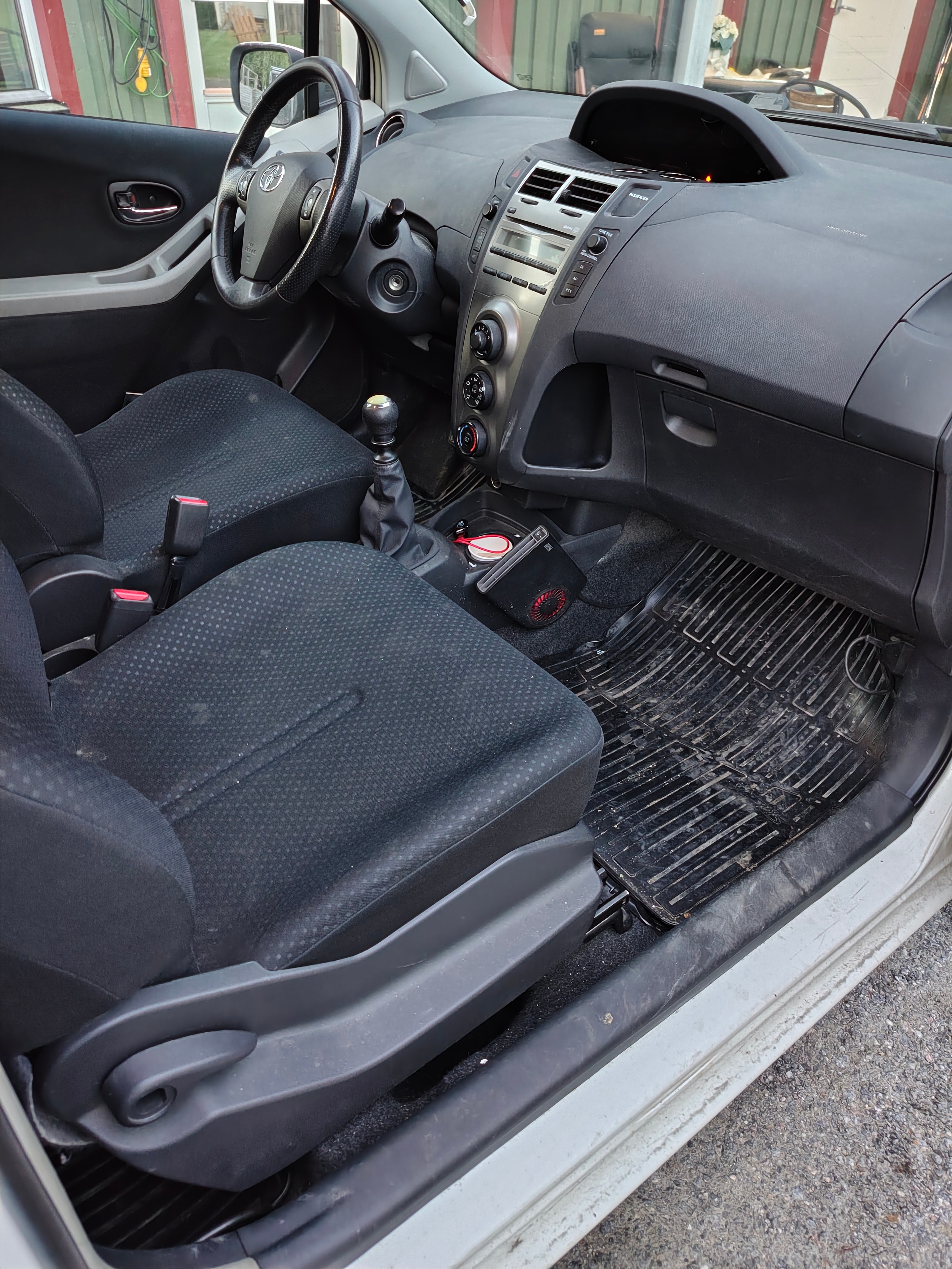 Toyota Yaris 2010, bild 6/8