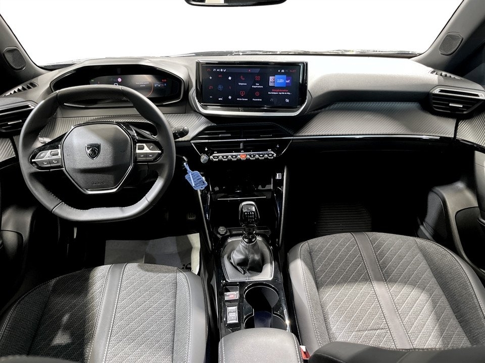 Peugeot 2008 Allure 1.2 PT 130hk 2024, bild 6/10