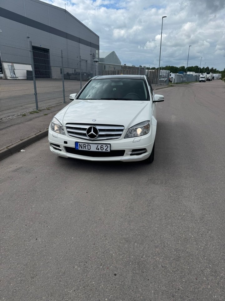 Mercedes-Benz C 2011, bild 3/11