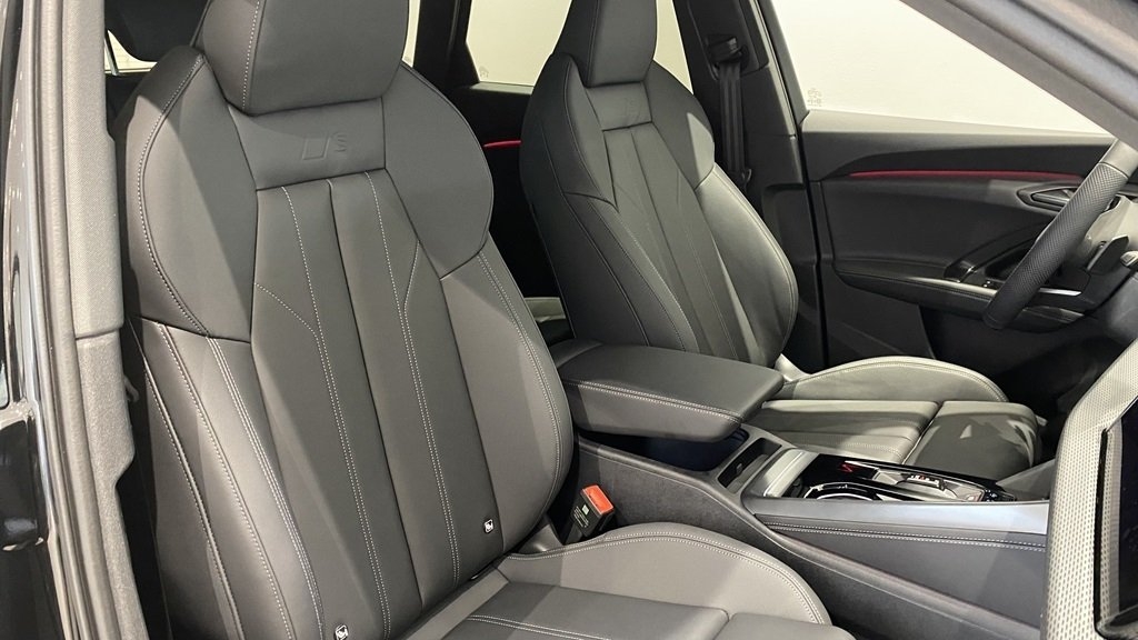 Audi Q5 TDI Quattro S-Line 2025, photo 6/10