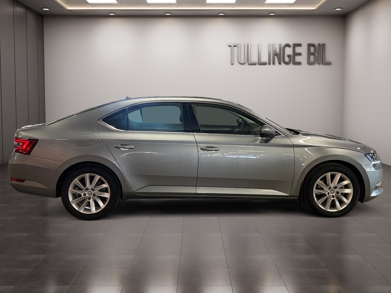 Skoda Superb 2017, bild 6/10
