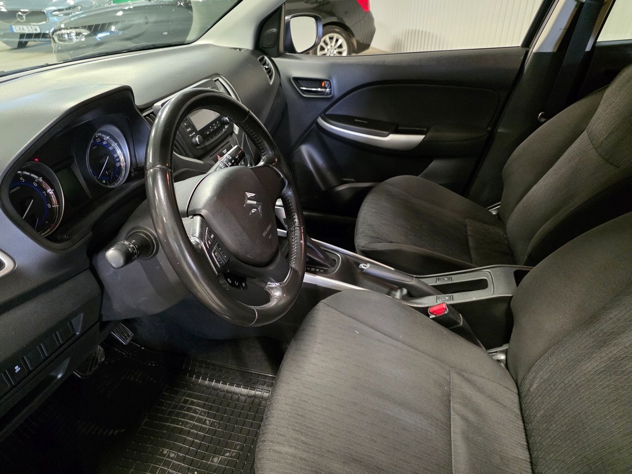 Suzuki Baleno 2016, photo 6/10