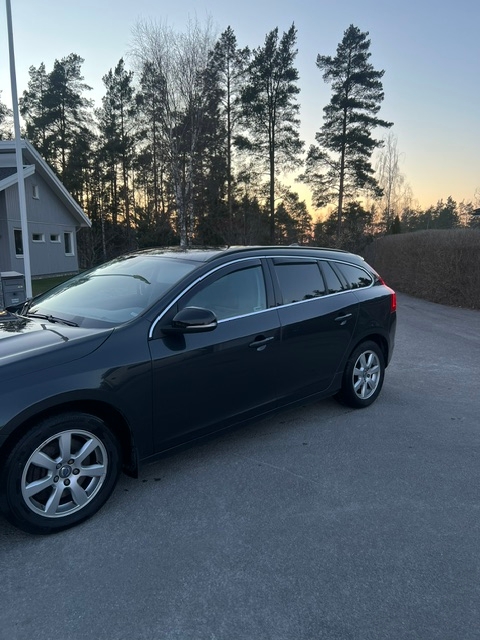 Volvo V60 D5 Geartronic 2012, photo 2/7