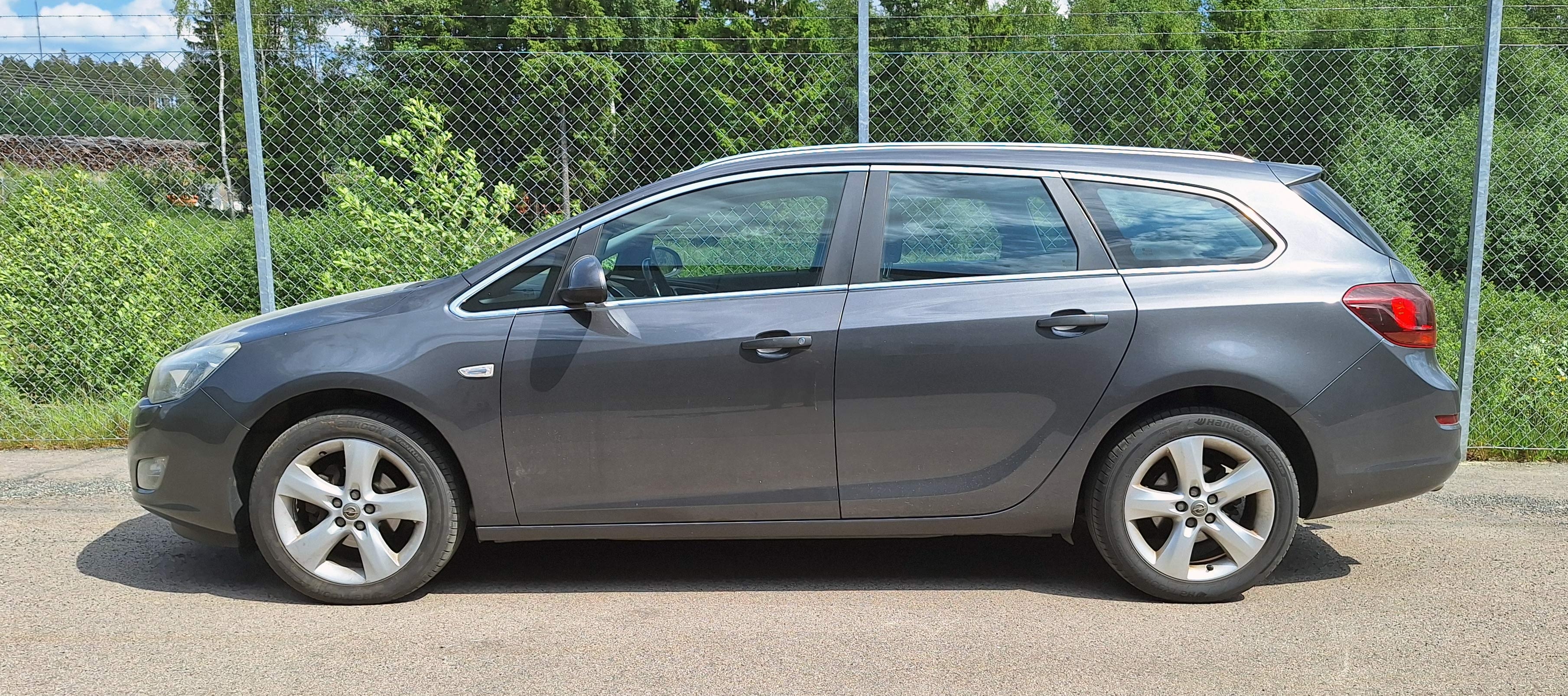 Opel Astra 1.4 Turbo 2011, bild 2/10