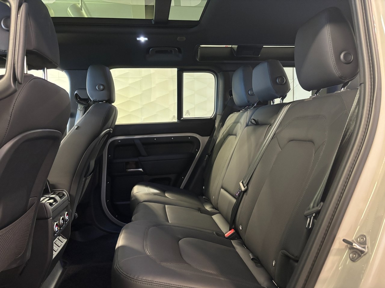 Land Rover Defender 2026, bild 6/10