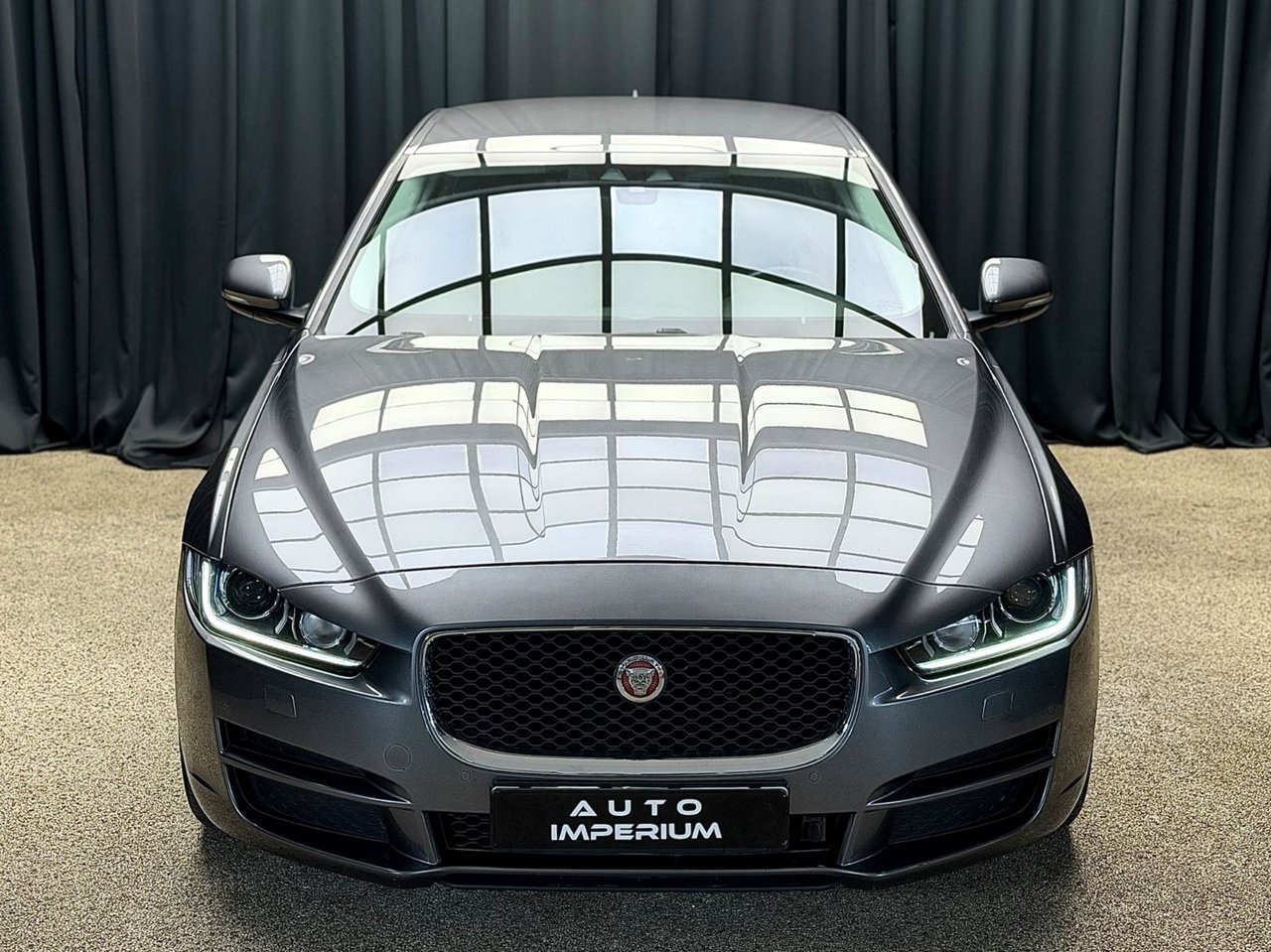 Jaguar XE 2016, kuva 3/10