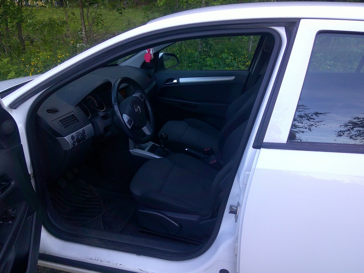 Opel Astra 2010, photo 5/9