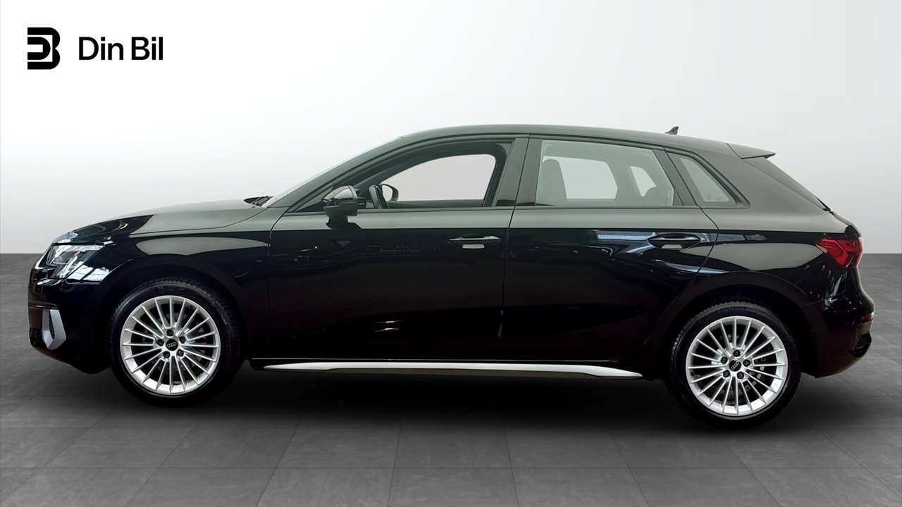 Audi A3 2023, photo 2/10