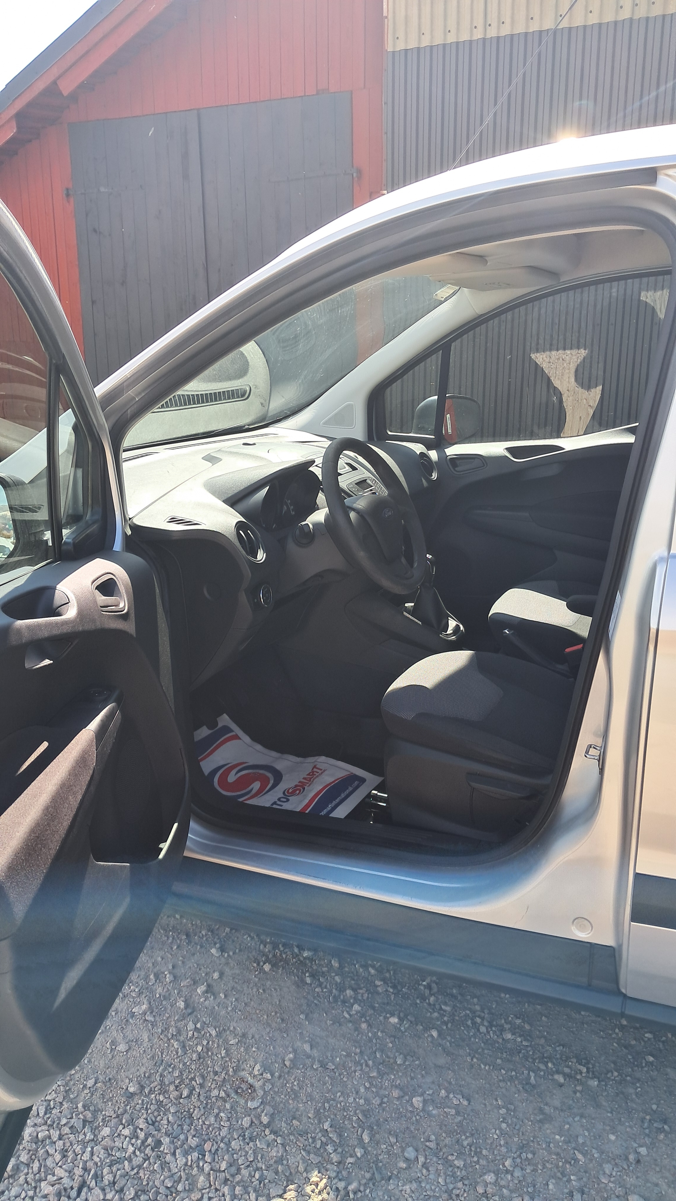 Ford Transit Courier 1.5 TDCi Manuell 2016, kuva 7/10