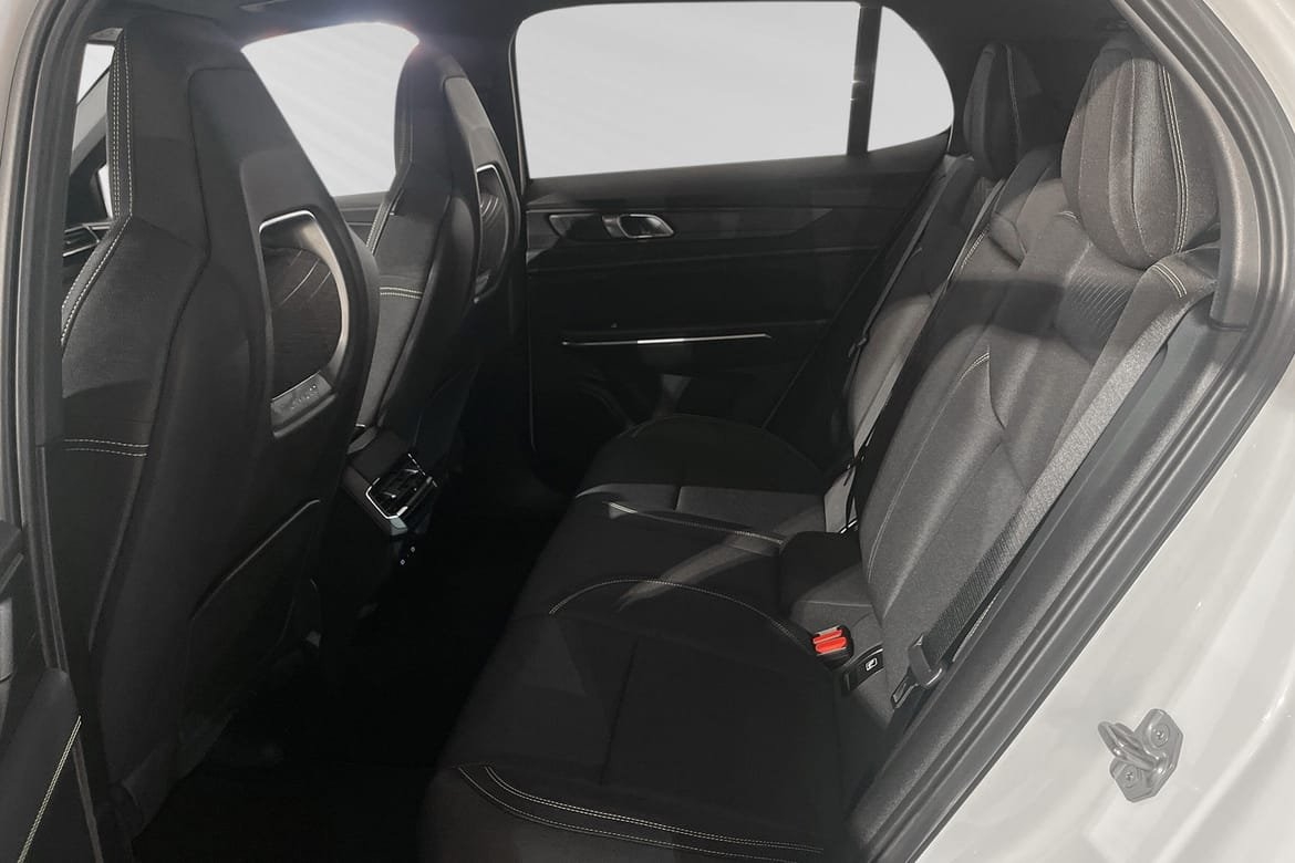 Lynk & Co 01 Core PHEV 2025, photo 7/10