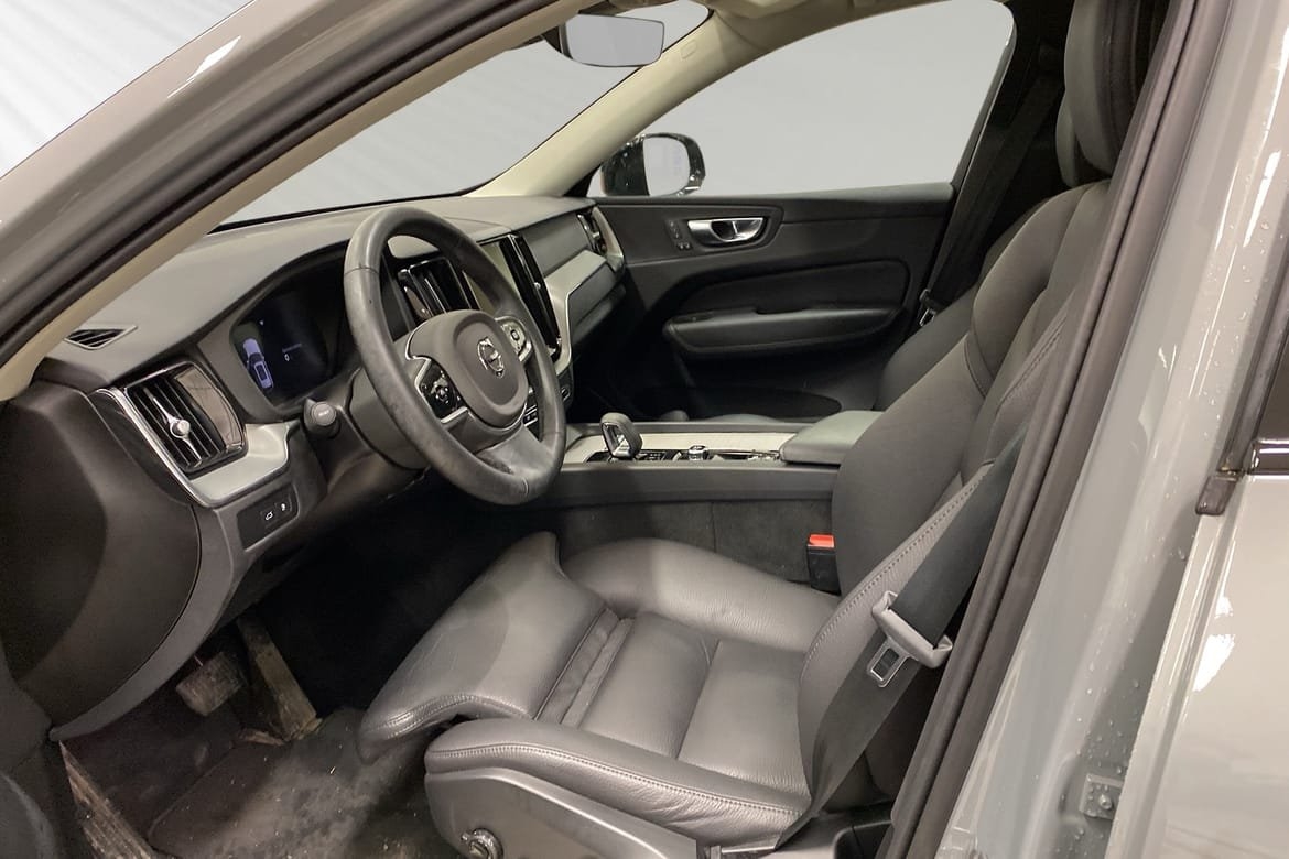Volvo XC60 T6 Plus Dark Edition 2025, photo 7/10