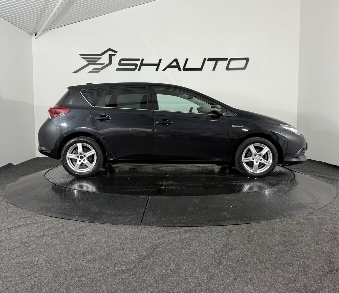 Toyota Auris Hybrid e-CVT Active Plus 2015, kuva 4/10