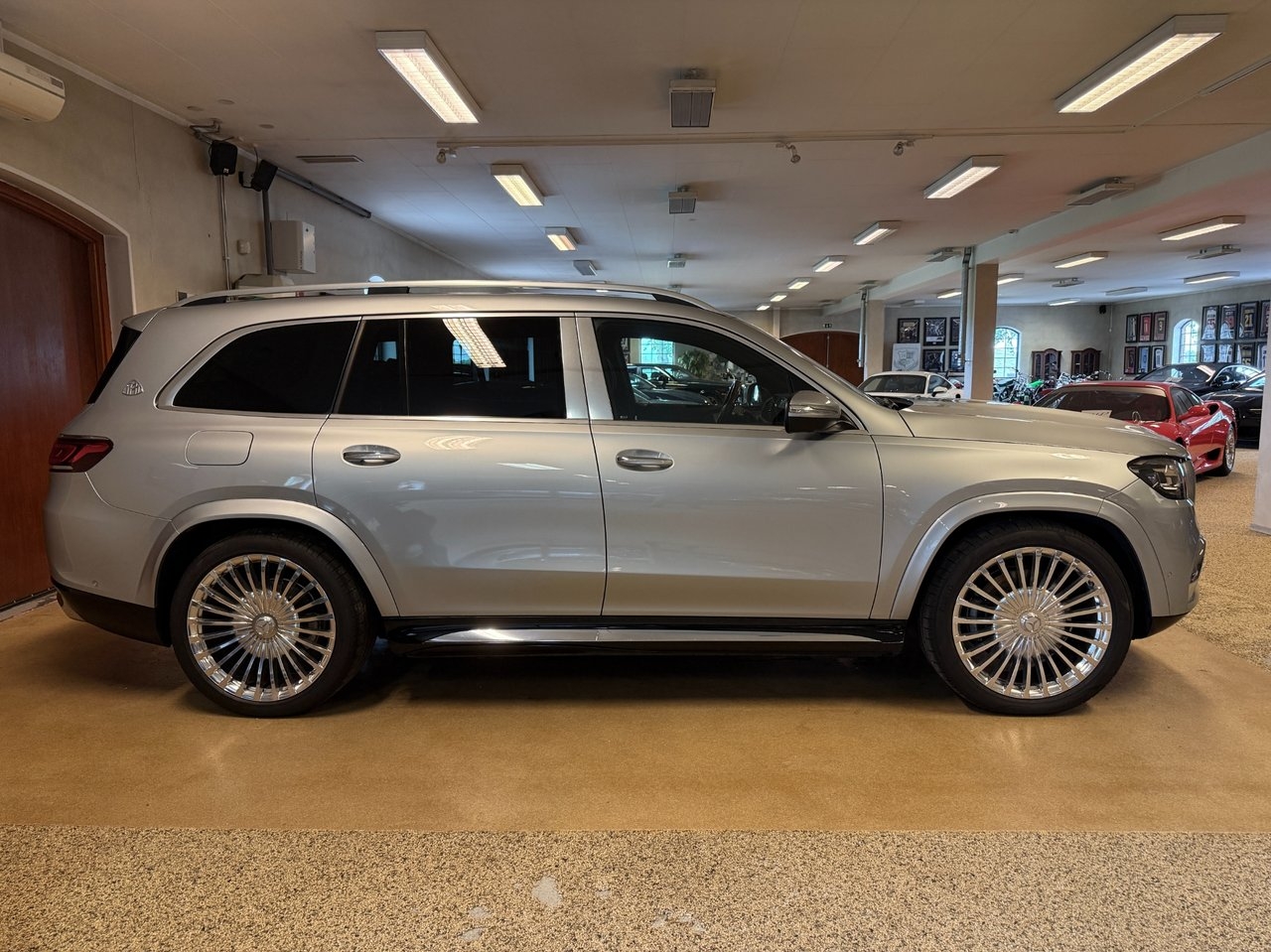 Mercedes-Benz GLS 2023, photo 3/10