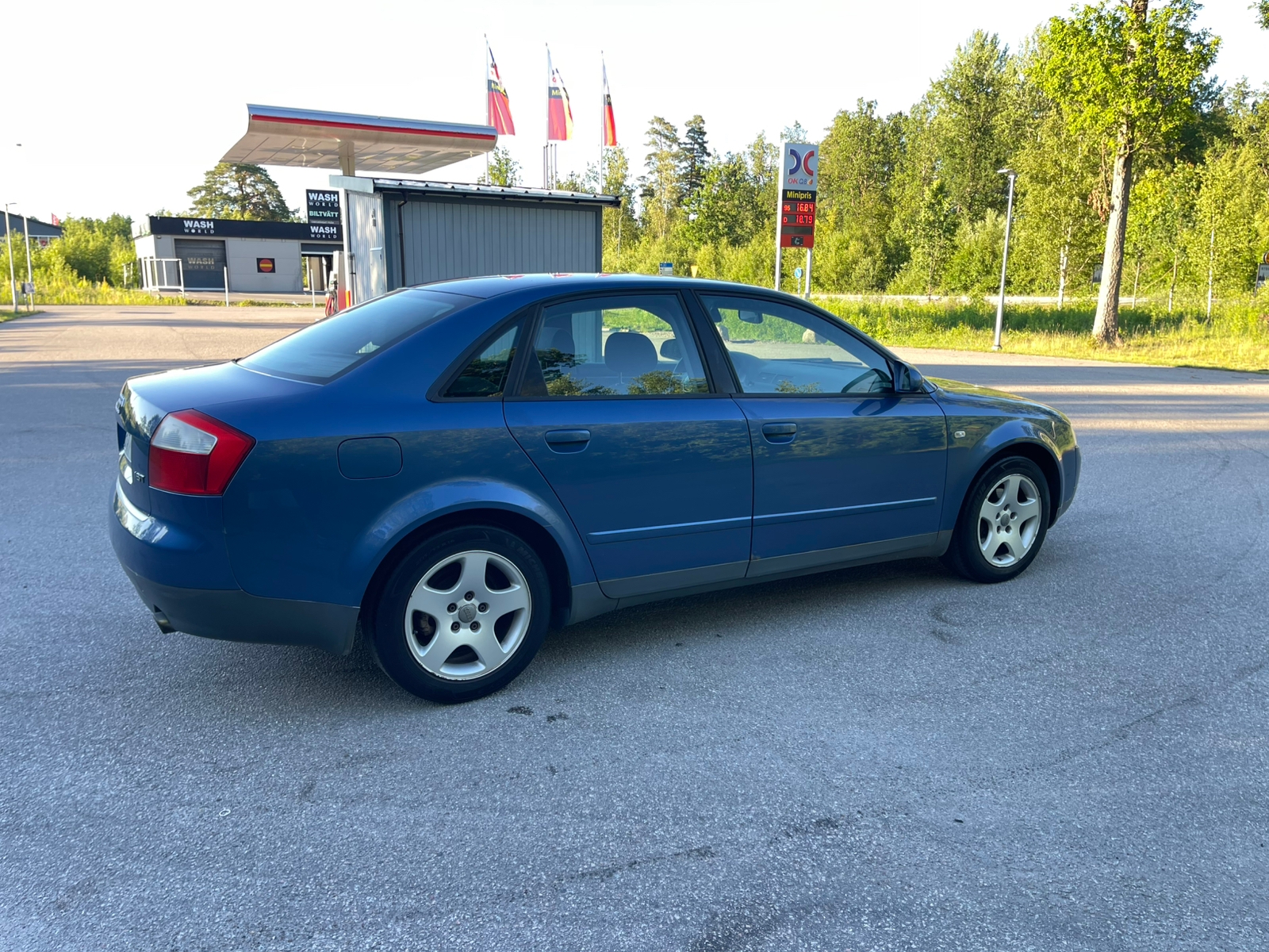 Audi A4 Sedan 1.8 T Manuell 2002, bild 3/10