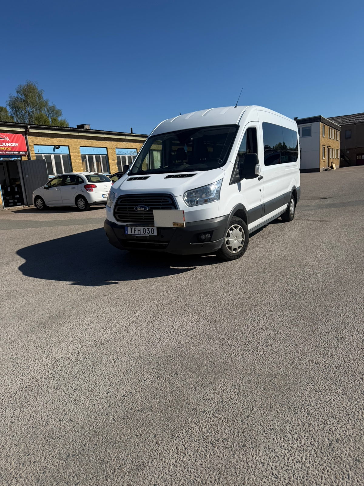 Ford Transit 350 Kombi 2.0 TDCi Manuell 2018, bild 2/6