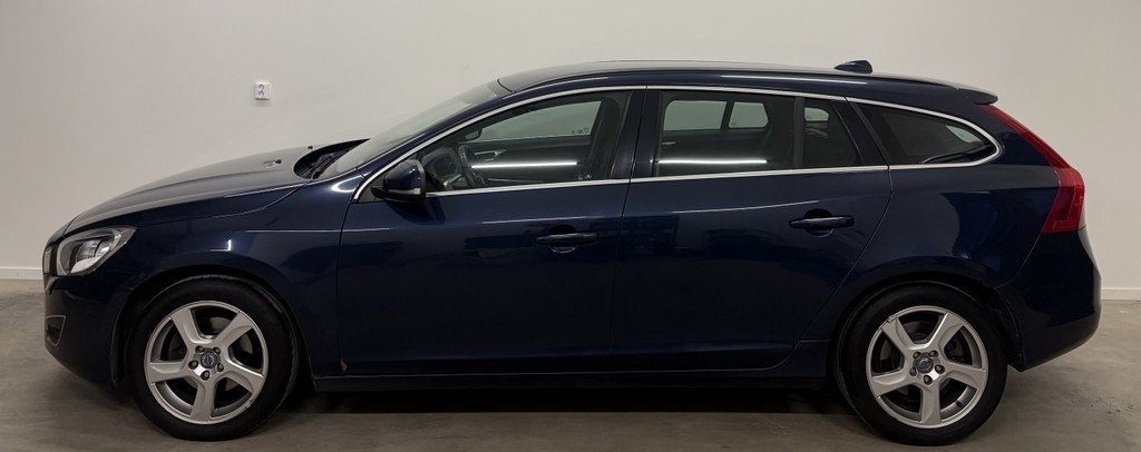Volvo V60 T3 Momentum Euro 5 2012, kuva 2/13
