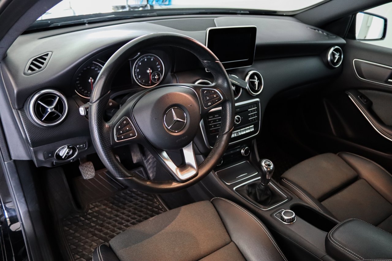 Mercedes-Benz A 180 AMG 2018, bild 7/13