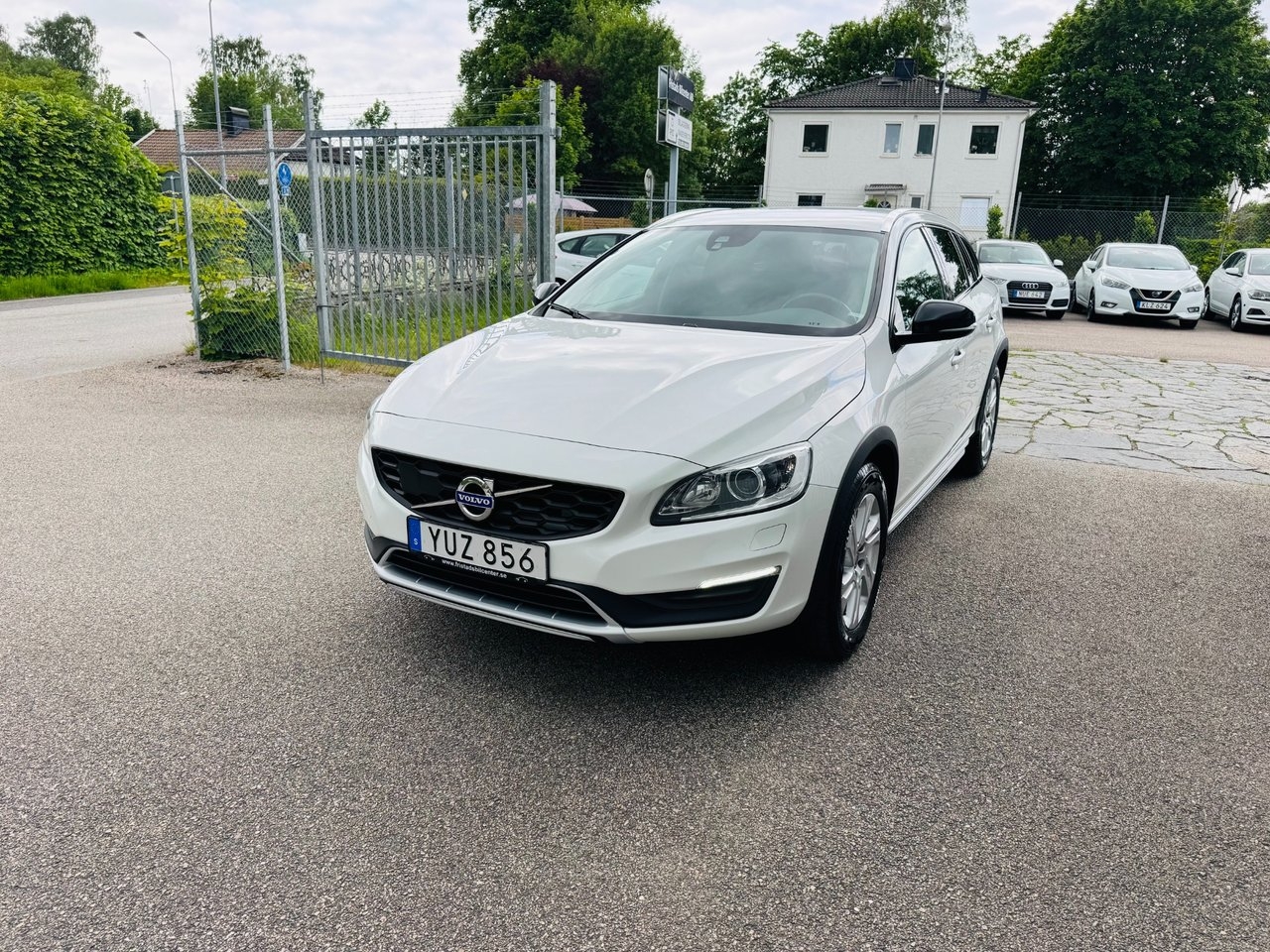 Volvo V60 Cross Country 2018, bild 2/10