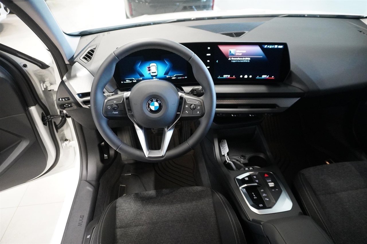 BMW 120 M-Sport Design 2025, bild 2/10