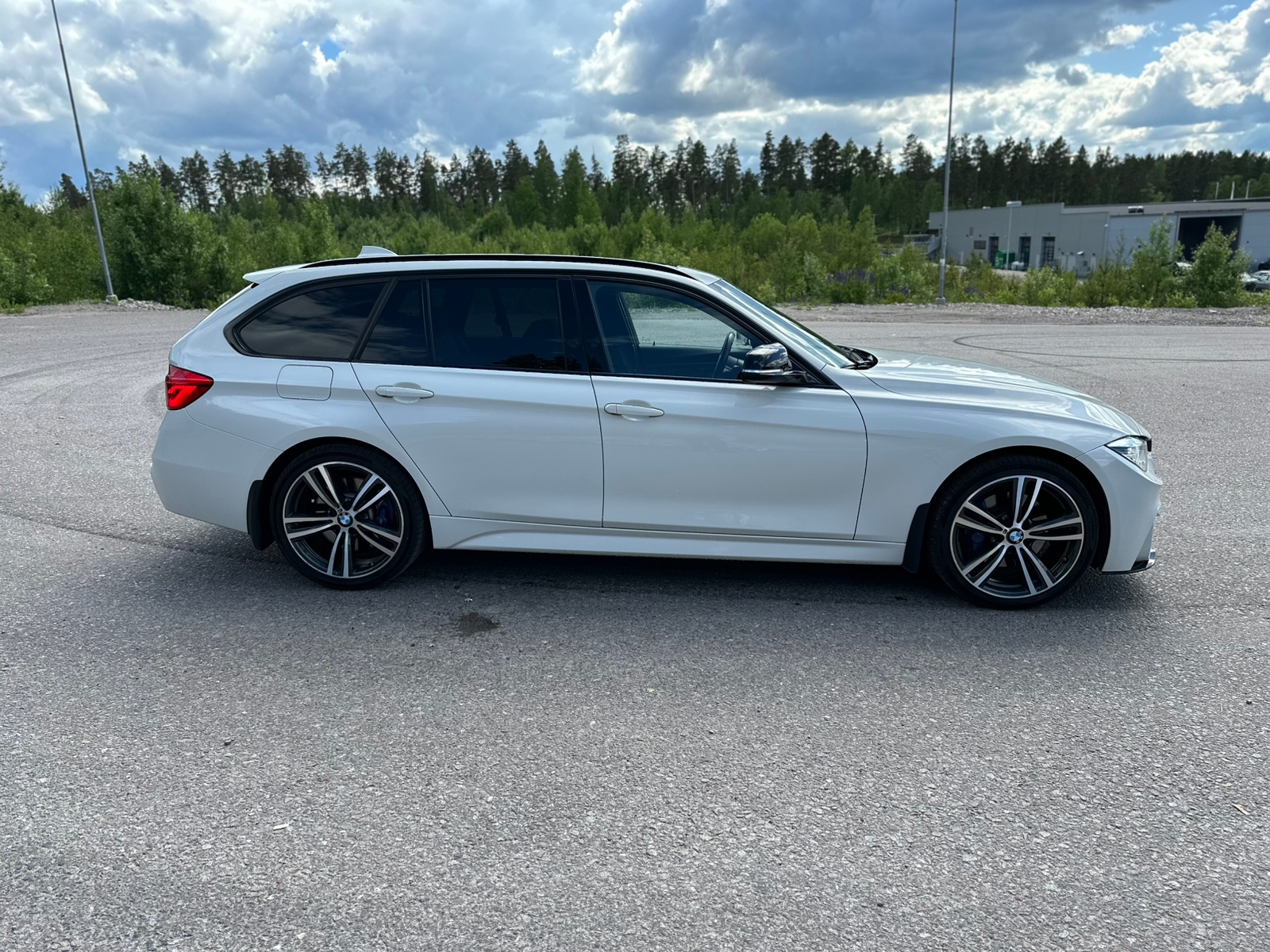 BMW 320 d xDrive Touring Steptronic 2017, bild 5/10
