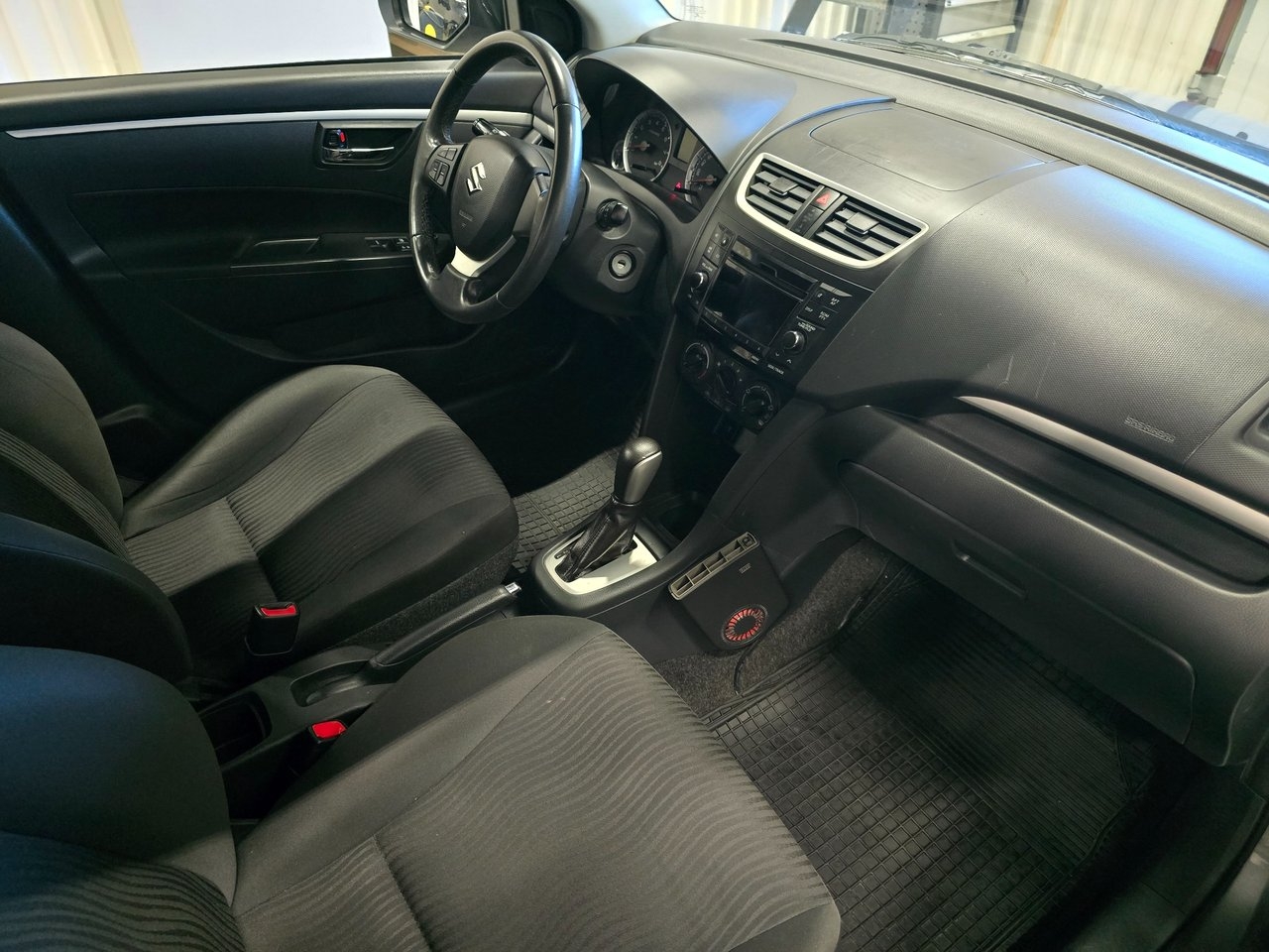 Suzuki Swift 2013, bild 7/10