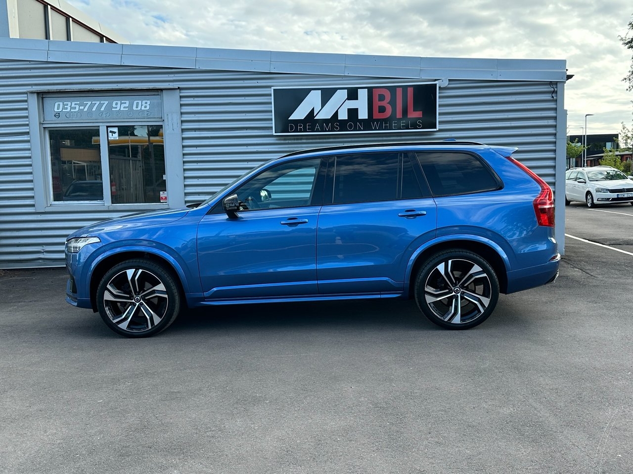 Volvo XC90 B5 AWD R design 7-sits Pano 2020, bild 2/10