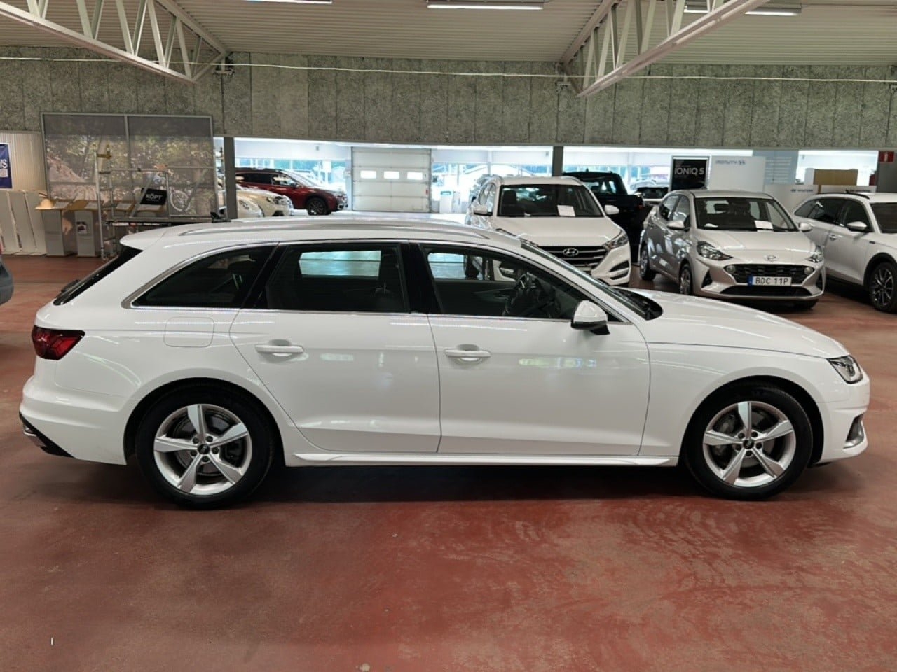 Audi A4 2023, kuva 6/19