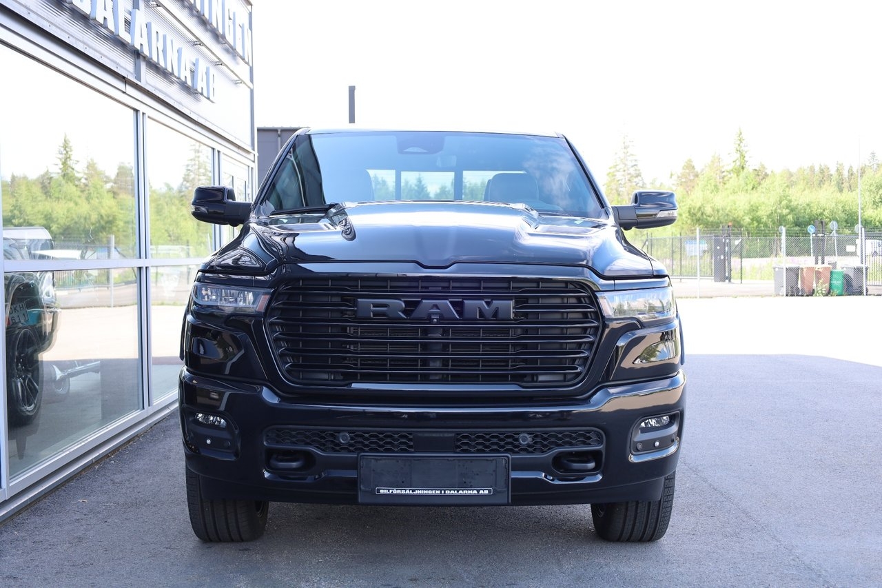 RAM 1500 Laramie Night Premium 420hk 2025, photo 3/10