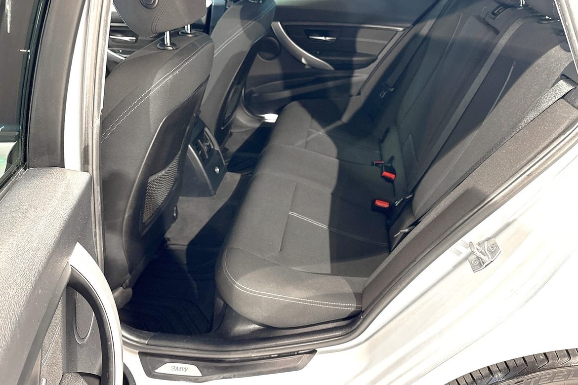 BMW 320 2015, photo 7/10